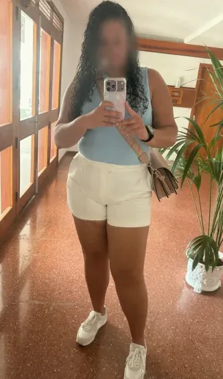 Andrea, 33