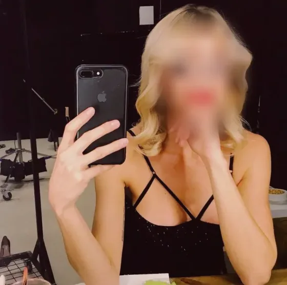 Claudia, 32