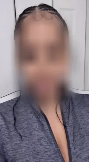 Larissa, 38