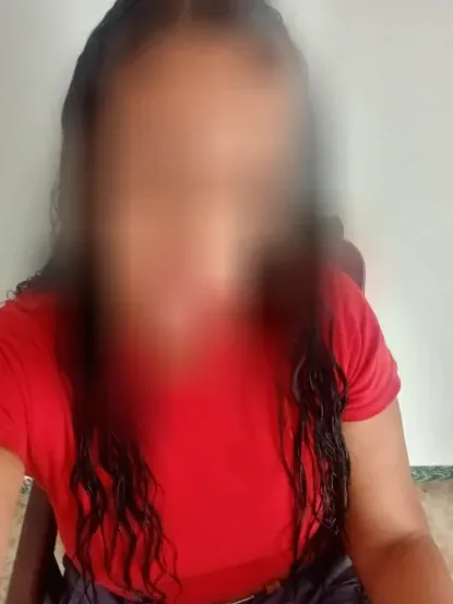 Manuela, 36