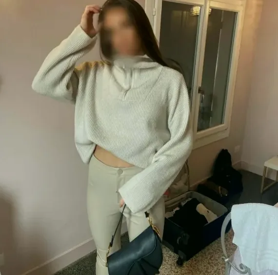 Nora, 27