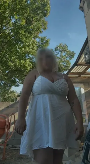 Selina, 22