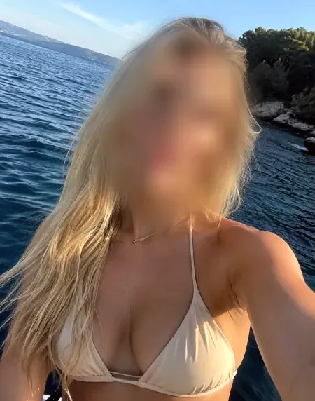Svenja, 27